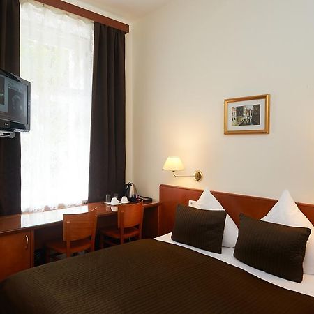 hotel yel Praga Exterior foto