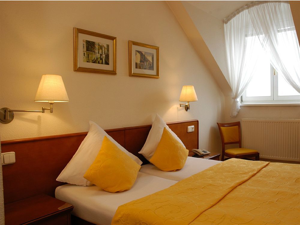 hotel yel Praga Habitación foto