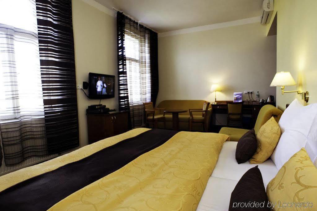 hotel yel Praga Exterior foto