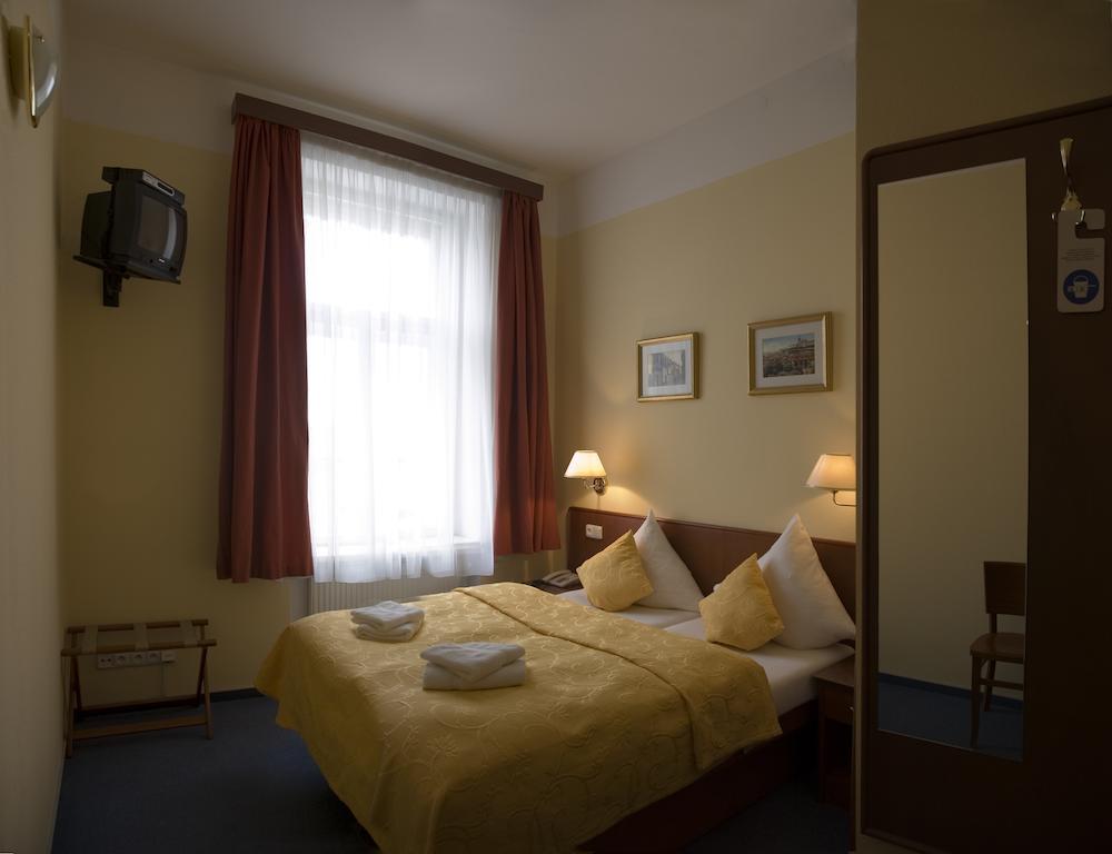 hotel yel Praga Exterior foto